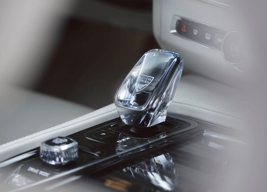 Детали интерьера Volvo V90 T8 AWD Recharge Inscription 2020 года  (WW) (фото 9 из 9)